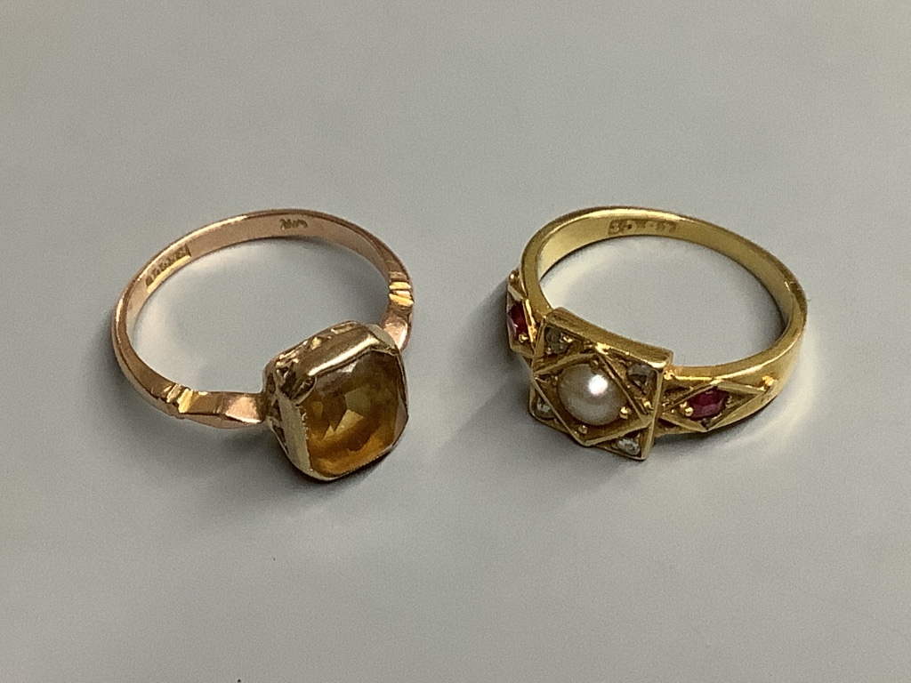 An 18ct ring & a 9ct ring.